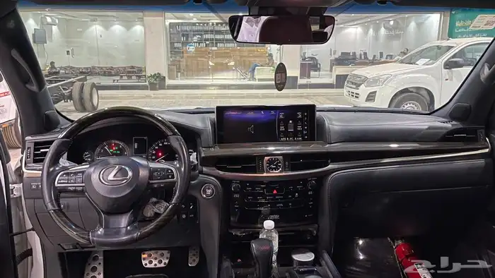 لكزس LX 570 بلاك اديشين 2020 12