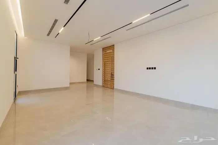 فلة للبيع بحي الشراع 7