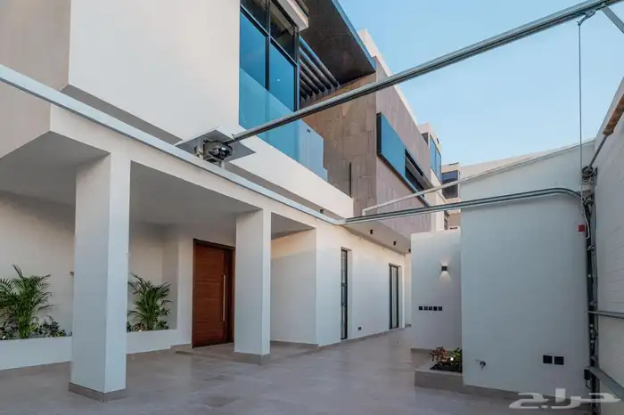 فلة للبيع بحي الشراع 0