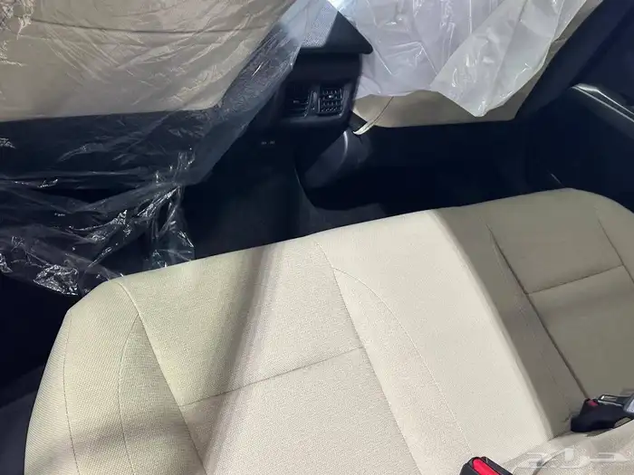 تويوتا كامري E بنزين استاندر اللون تيتانيوم موديل 2025 8