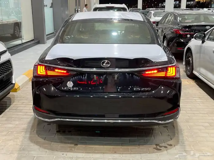 لكزس ES250 موديل 2025 فئة F Sport 3