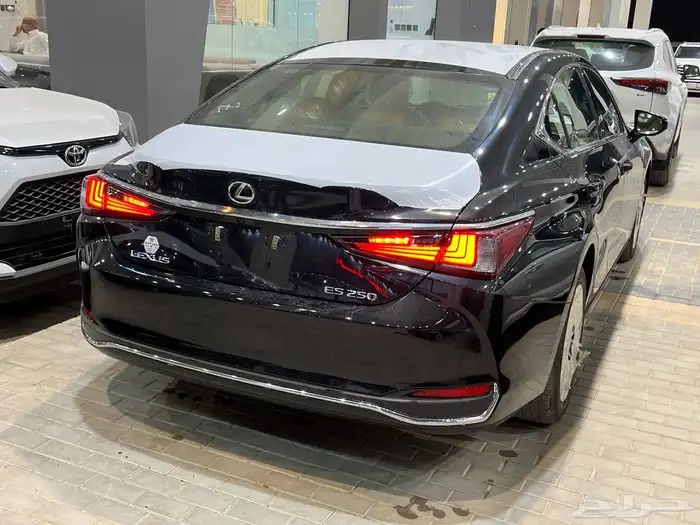 لكزس ES250 موديل 2025 فئة F Sport 4
