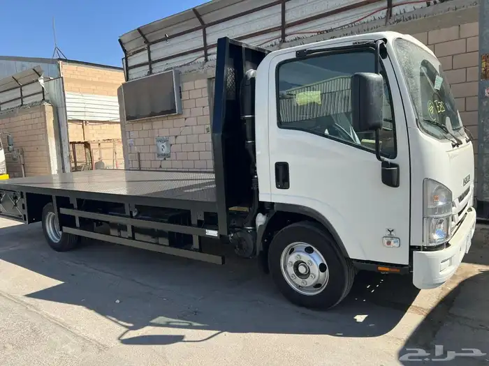 دينه للايجار الشهري مع السائق ايسوزو 2025 حجم 5.67 سم 2