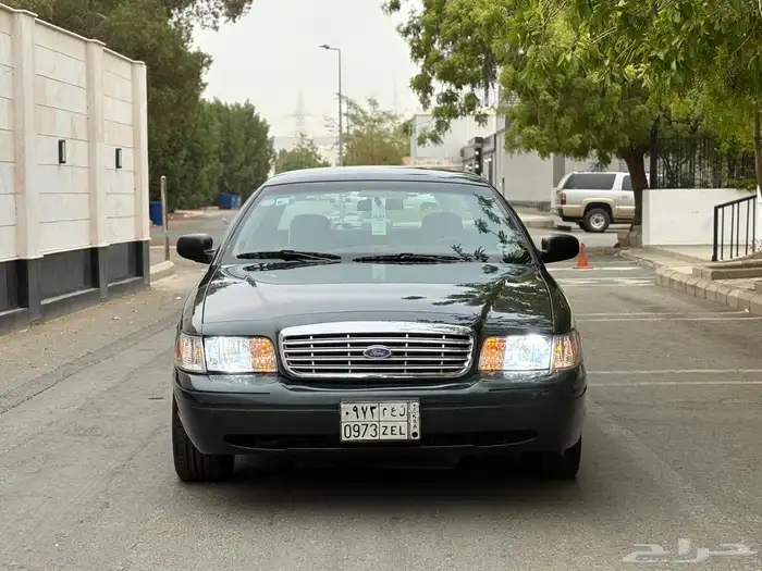 فورد كراون فكتوريا سعودي مخزن في قمه النظافه 1