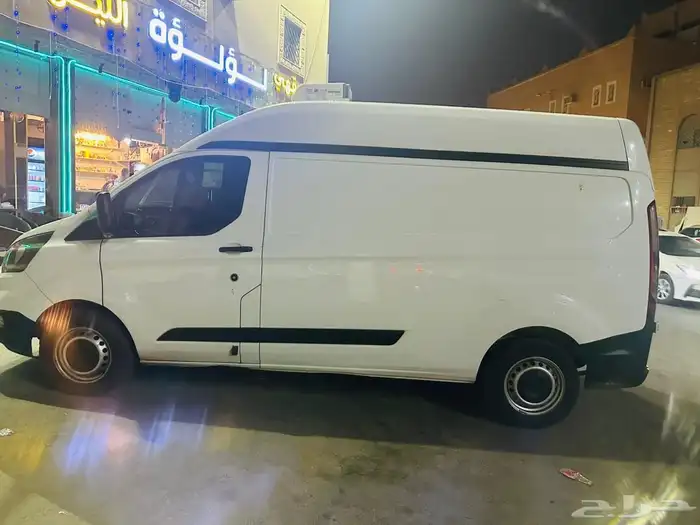 فورد باص ديزل بضاعه 2023 ثلاجه تبريد للإيجار 4