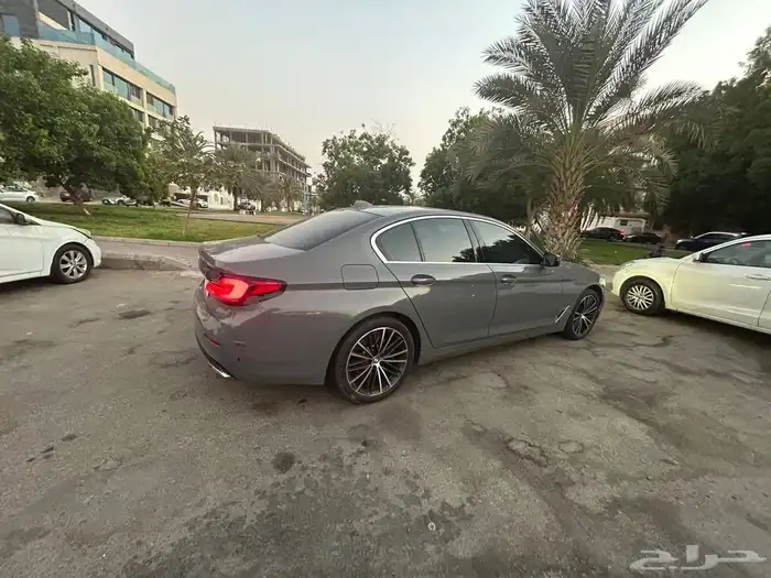 سيارة BMW 520i   موديل 2022 مخزنه وكاله 6
