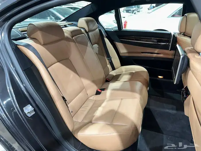 بي ام 730 موديل 2014 عداد 50 الف 11