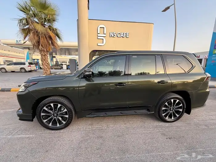 جيب لكزس 2021 بلاك ايديشن 14