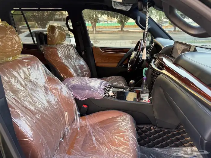 جيب لكزس 2021 بلاك ايديشن 11