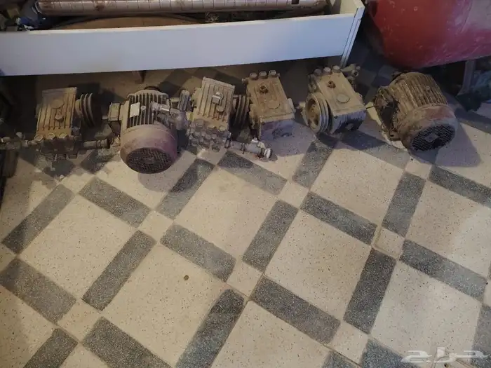 كمبرسر عدد 2 مع مضحات مياة مغسلة سيارات للبيع حجم كبير راسي 0