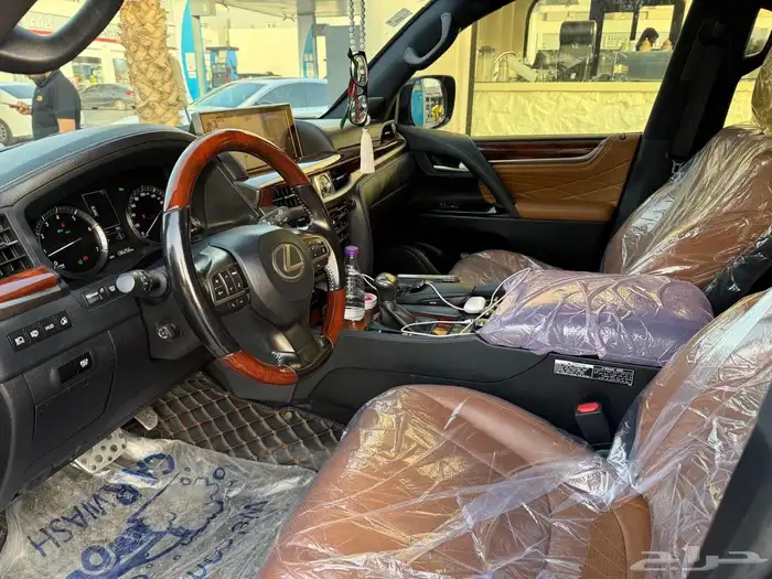 جيب لكزس 2021 بلاك ايديشن 21