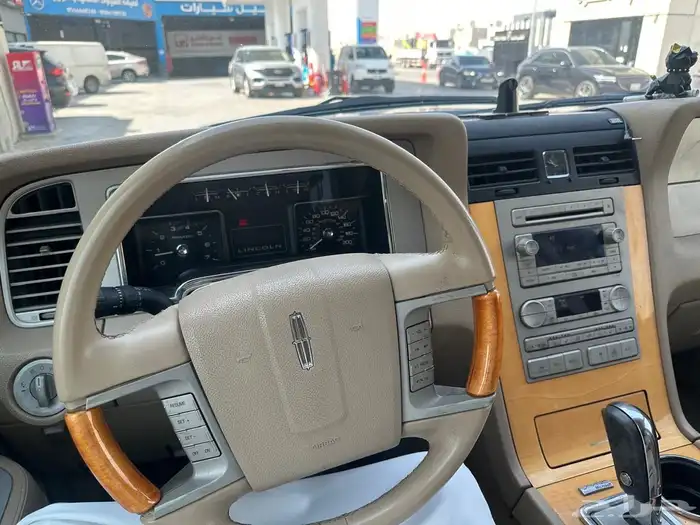 لنكولن نافيجتور 2009 نظيف شبه مخزن 11