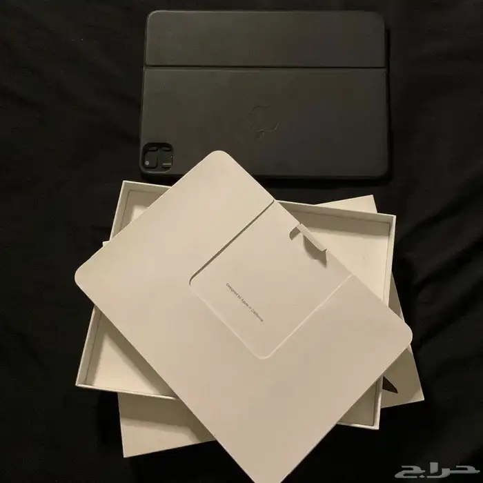 ايباد برو M1 مع كيبورد أبل 5