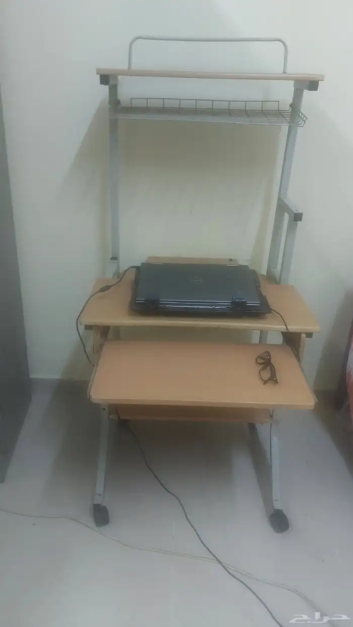 تربيزه كمبيوتر او لاب توب مستعمله 1