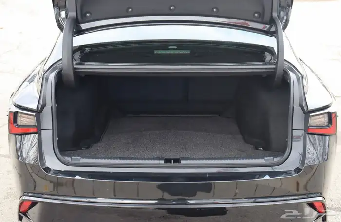 للبيع لكزز IS500 موديل 2023 فل موصفات وارد كندا 17