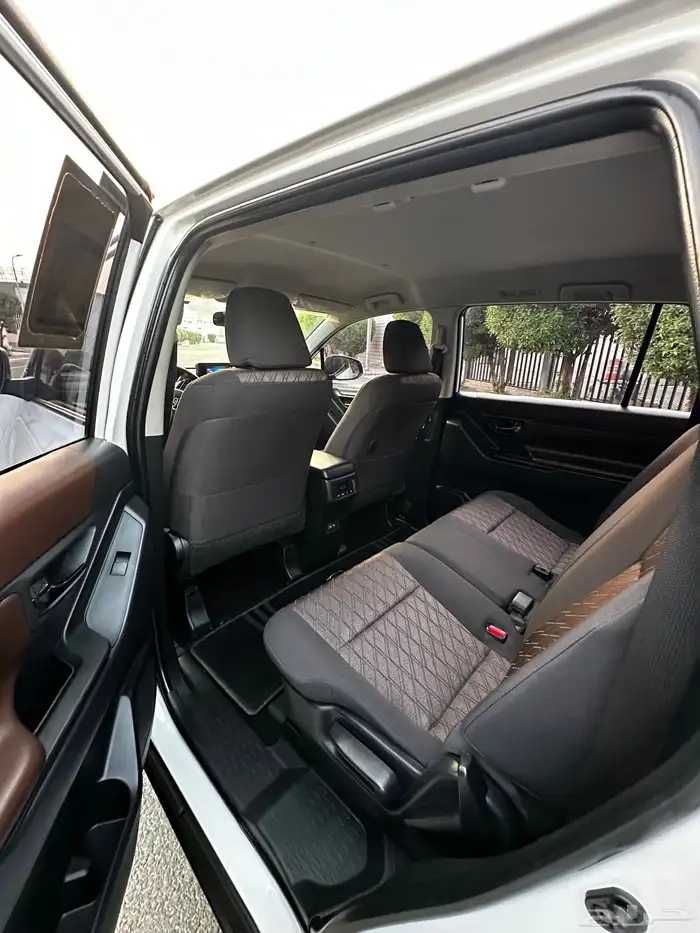 انوفا بنزين GL 2024 15