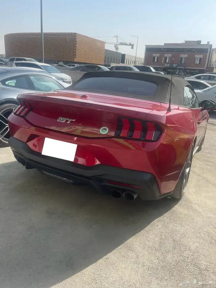 فورد موستنق 2024 لون احمر للايجار 4