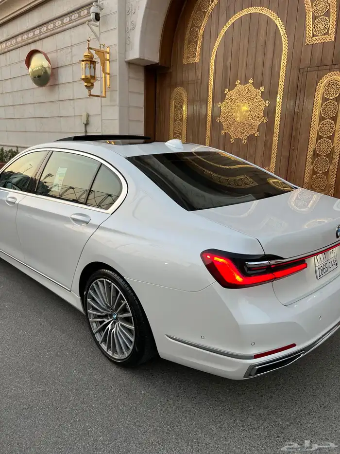 للبيع بي ام دبليو 2021 - 730 li بحالة الجديده 9