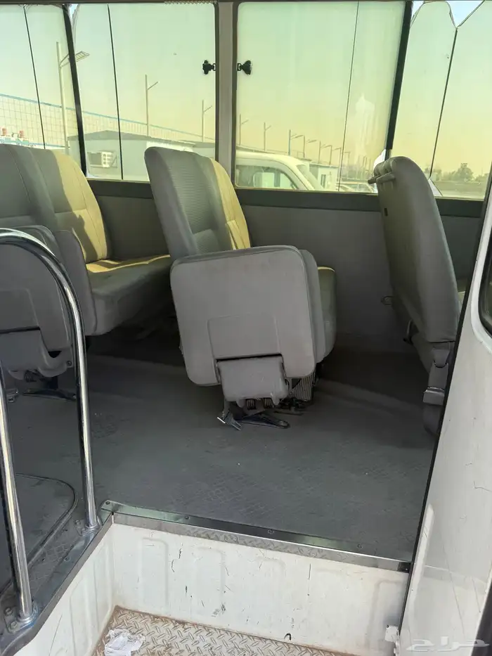 باص كوستر مخزن bus 12