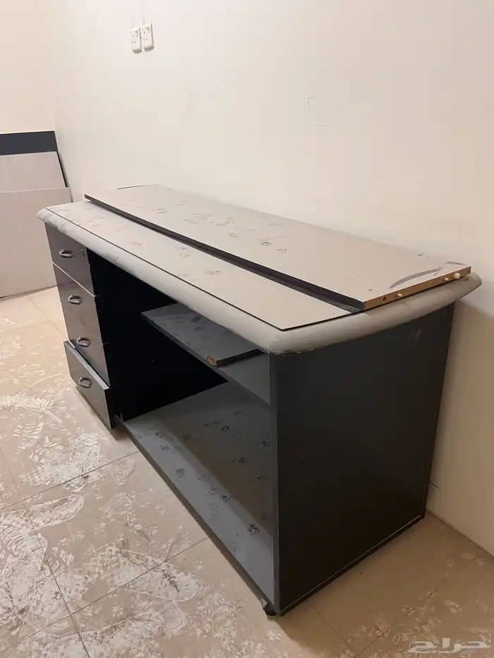 اغراض مكتب ( كراسي وطاولات وادراج) 4