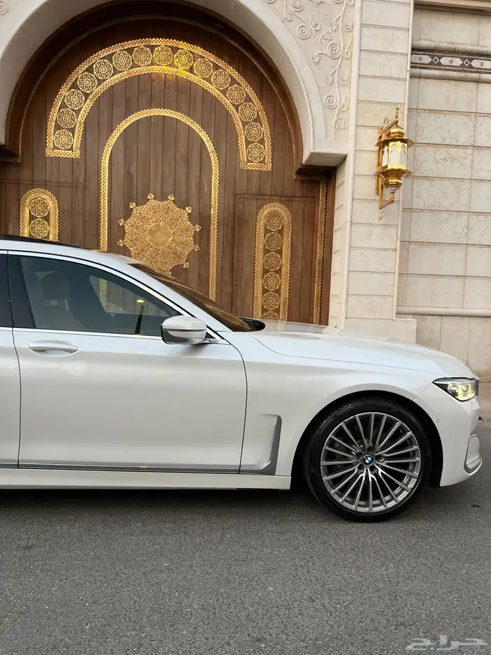 للبيع بي ام دبليو 2021 - 730 li بحالة الجديده 17