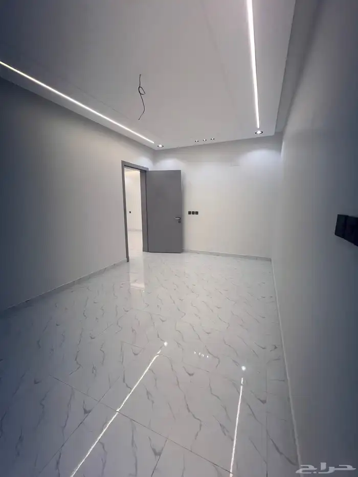 للبيع روف علوي فاخر موقع مميز شمال الخميس 11