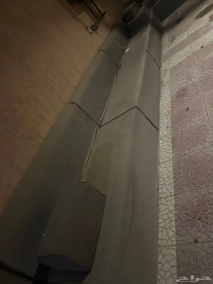 كنب وطاولة قديمه مجانا 1