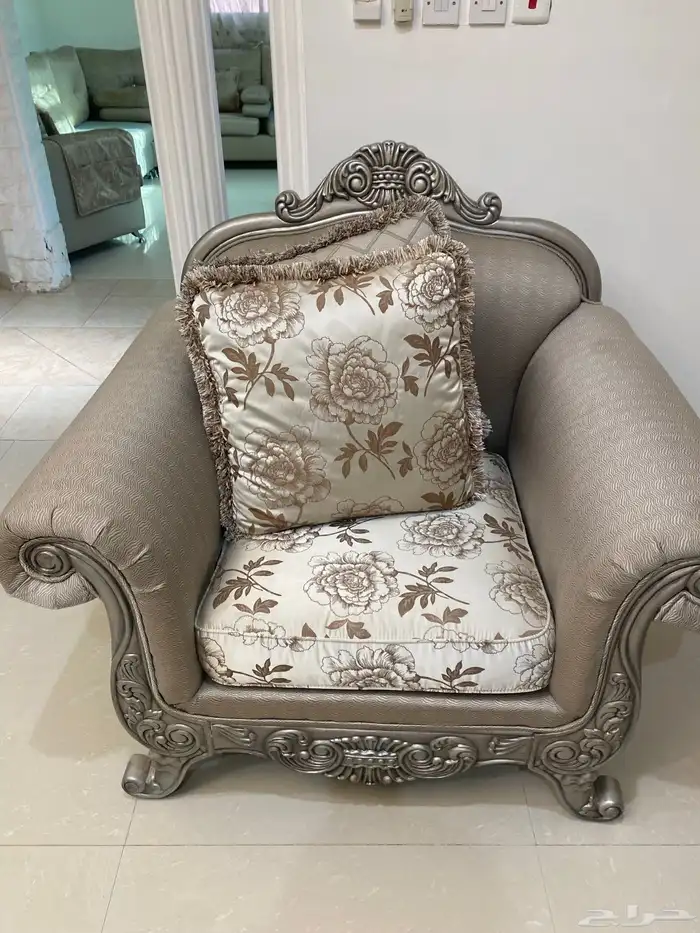 كنب رسمي بطابع كلاسيكي مودرن 1