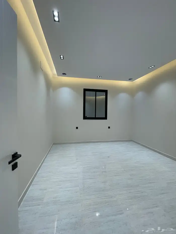 فيلا روف دور ثانى مع ملحق بدرج خارجى باالقرب من نادى ضمك 16