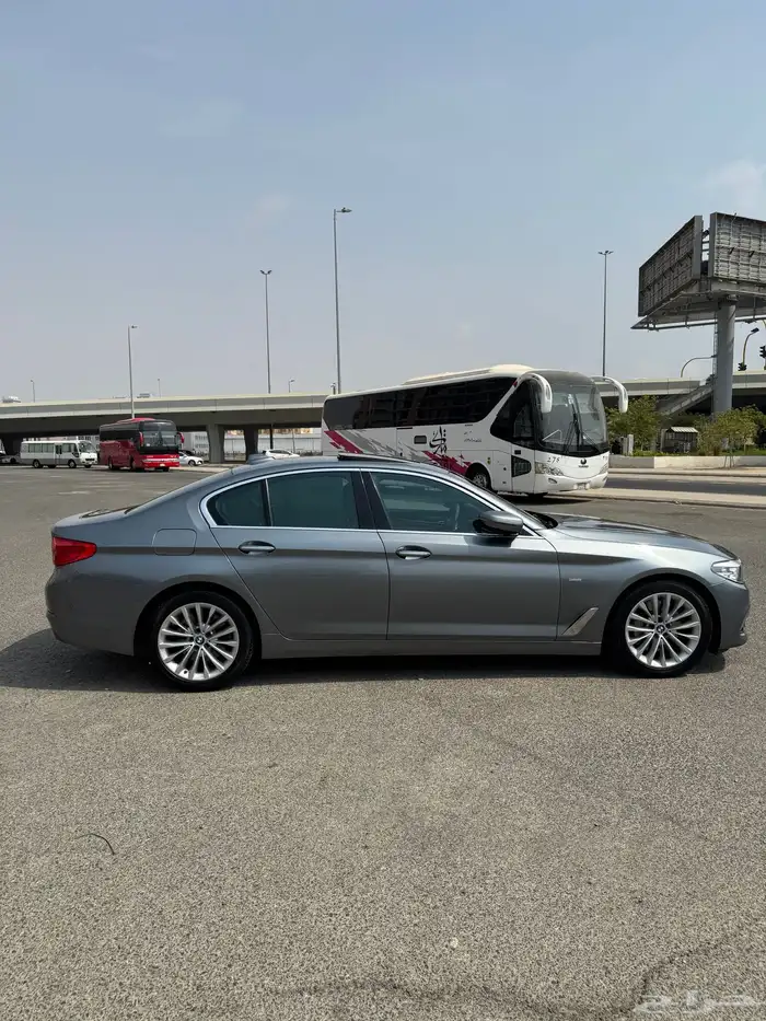 بي ام 530 فل 2017 ماشي 126 الف كيلو قمه في النظافه 29