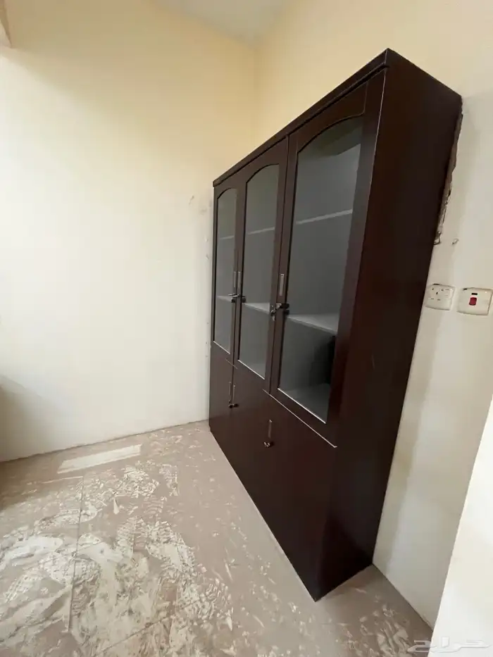 اغراض مكتب ( كراسي وطاولات وادراج) 0