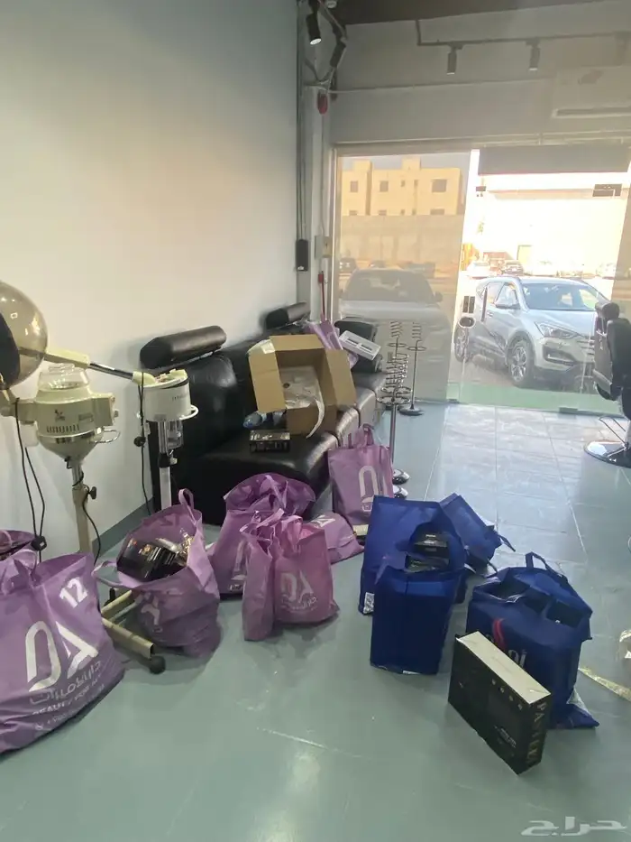 اثاث محل حلاقه جديده مستخدم اغراض كرسي واحد فقط 4