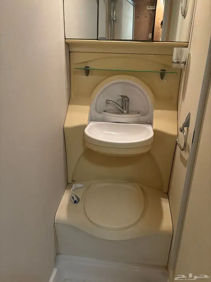 كرفان اوربي موديل 2008 متوفر فيه جميع المواصفات الطول 7 50 4