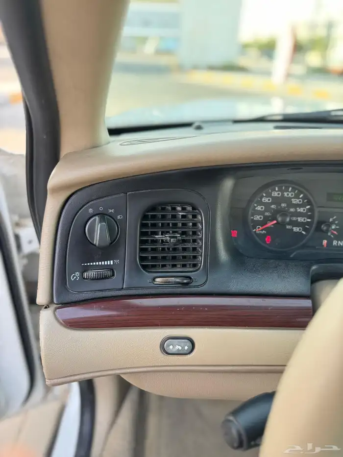 فورد كراون فكتوريا 24