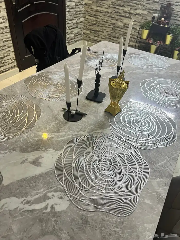 طاولة طعام 3