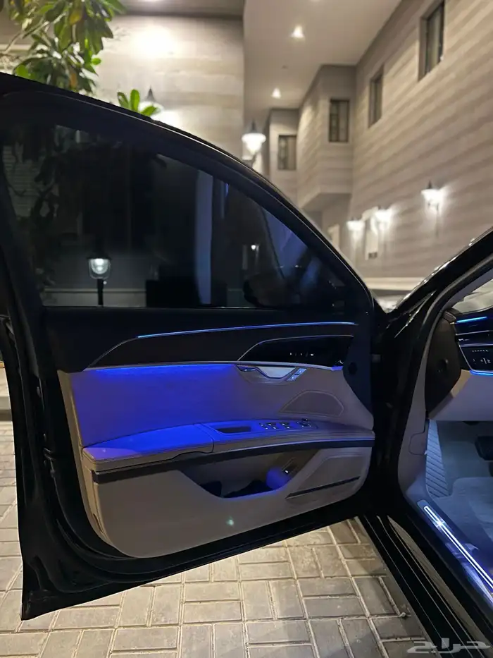 اودي A8L عداد قليل 2020 24