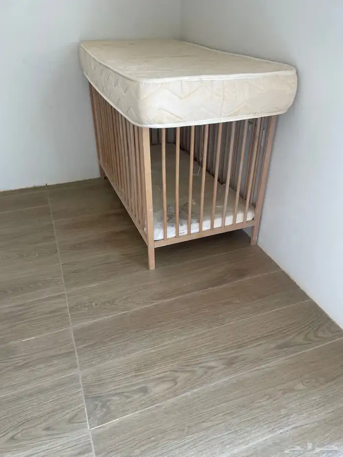 طابعه وسرير اطفال بحالة ممتازة 10