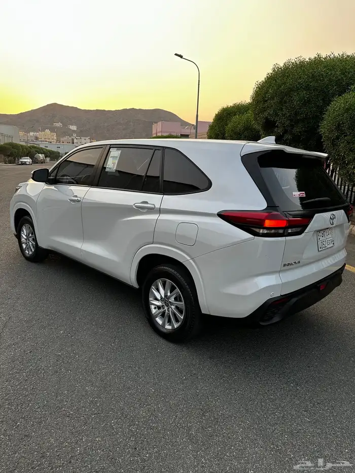 انوفا بنزين GL 2024 3