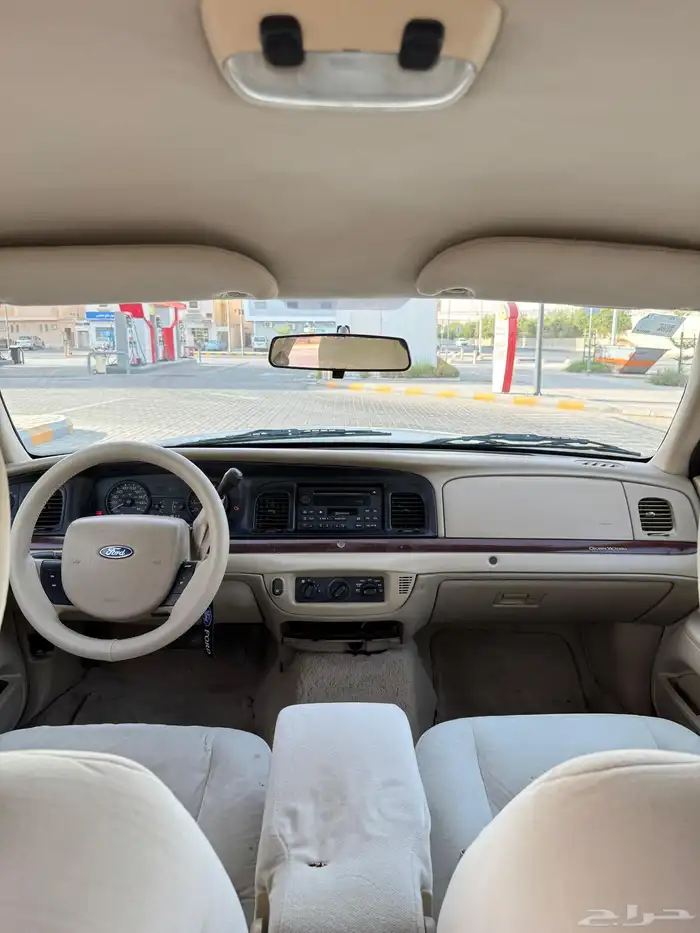 فورد كراون فكتوريا 18