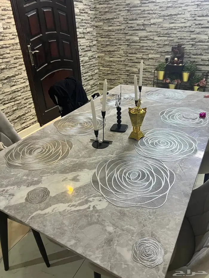 طاولة طعام 1