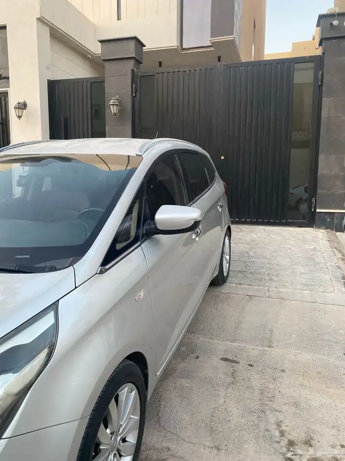 للبيع كيا كارنيز ديزل 2016 1