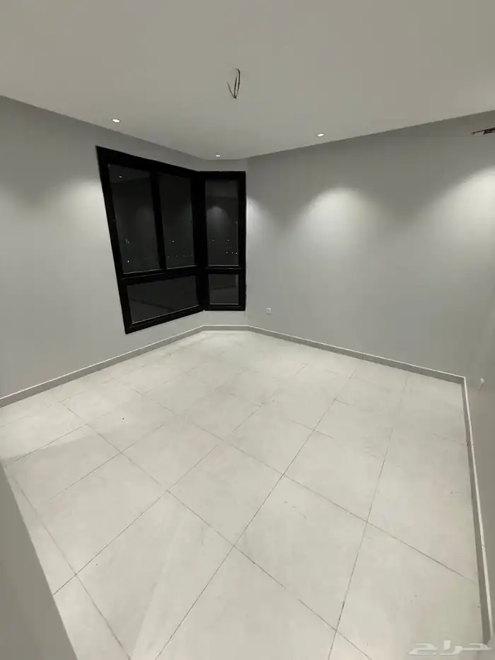 شقة جديده للإيجار حي الريان 1