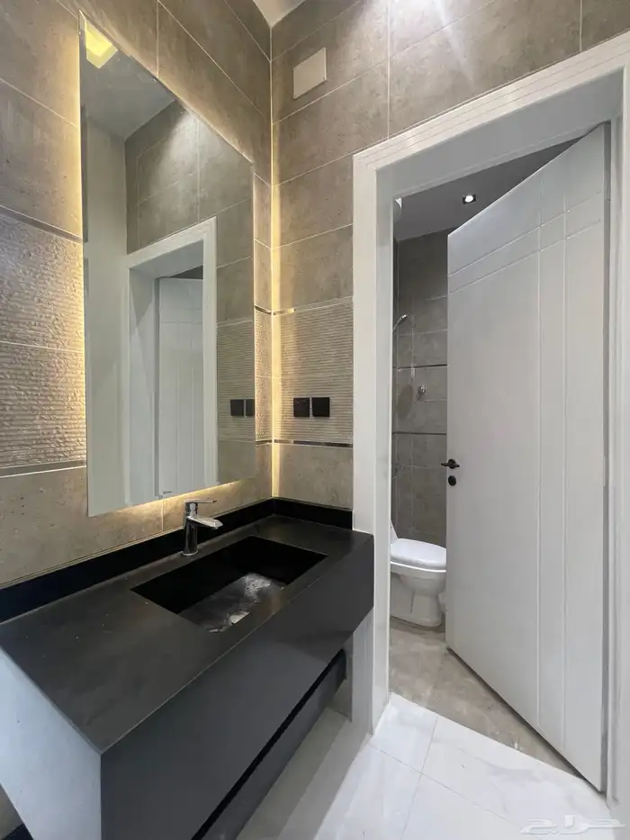 شقه علويه من 6 غرف وسطح ومصعد جاهز 480 الف ابها حى البديع 5