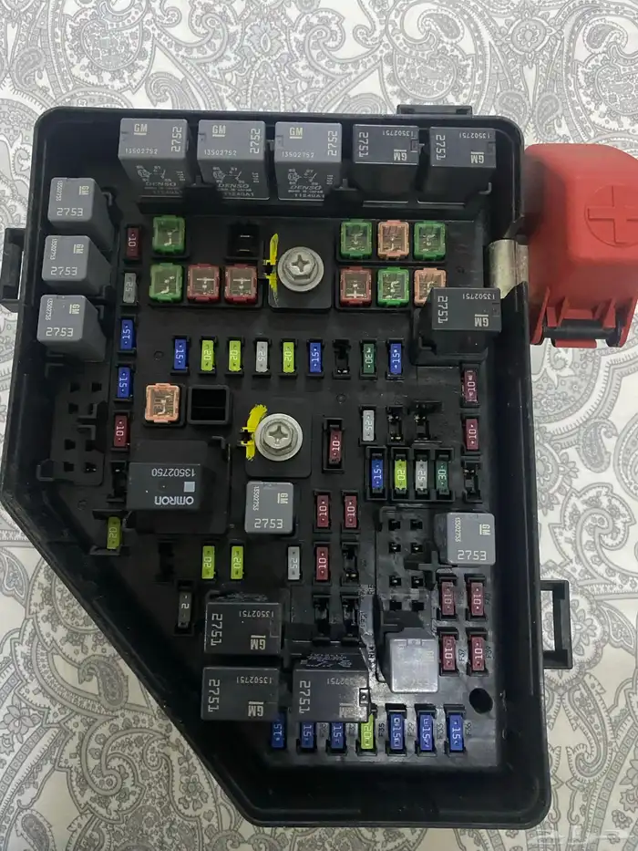 علبة فيوزات اكاديا - ترافرزس 2011 0