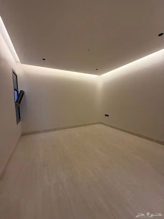 للبيع شقه ارضيه ببايكة سيارة ف حي المصيف مقابل نادي ضمك 18