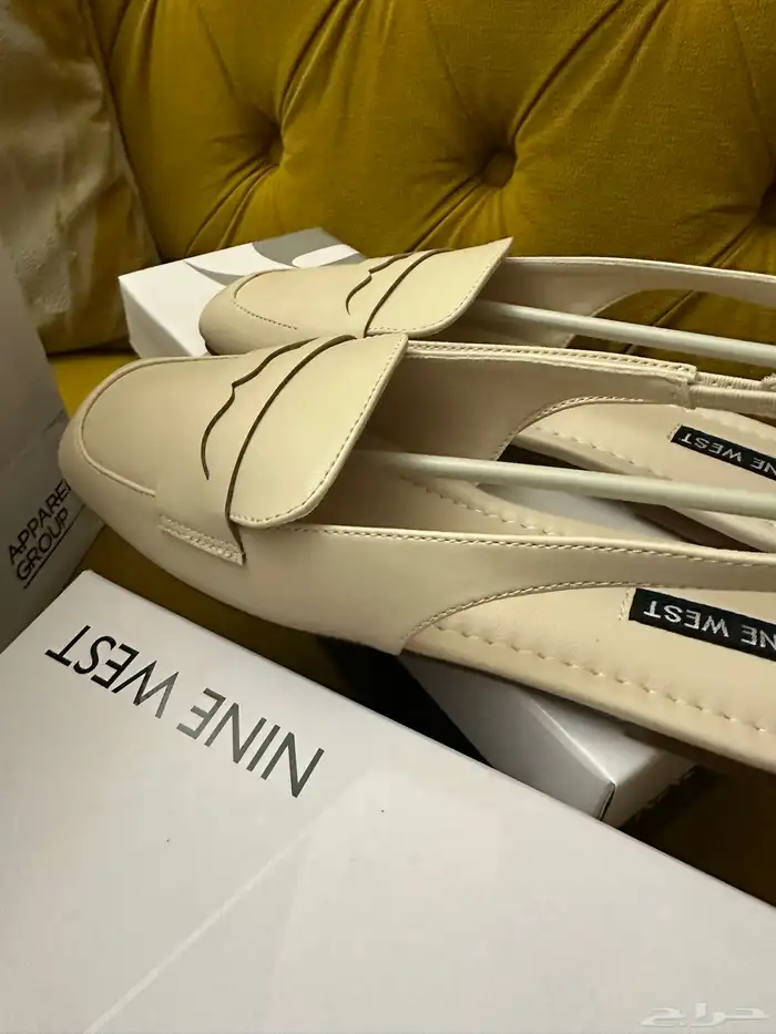 شوزات من ناين ويست جديدة بالكرتون مقاس 38 4