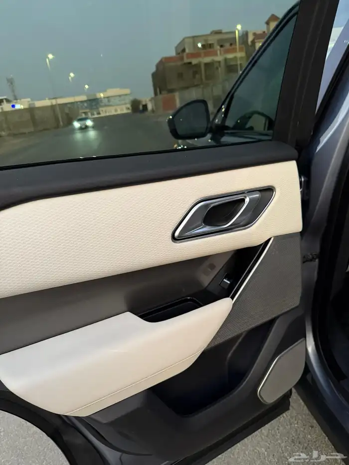 لاند روفر فيلار 2023 22