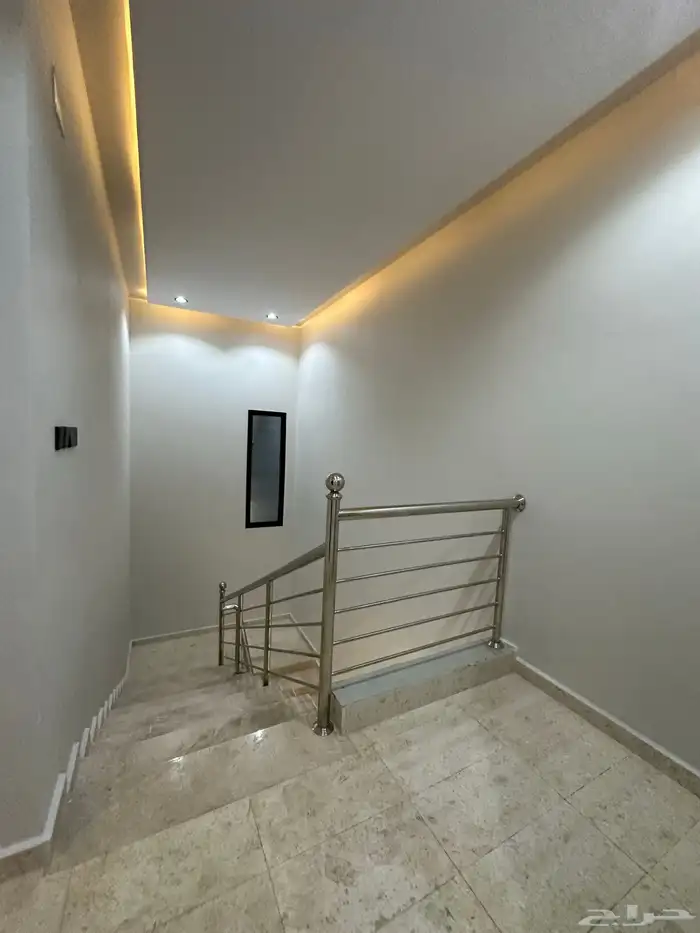 للبيع روف علوي بسعر مناسب خميس مشيط 21