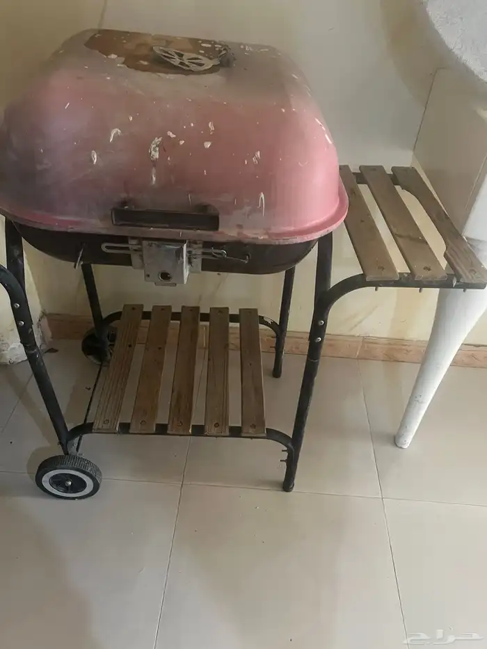 شواية بعجل وفيها طاولة 0