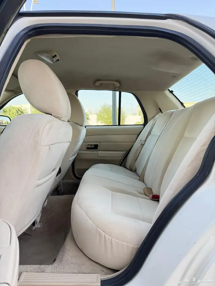 فورد كراون فكتوريا 33